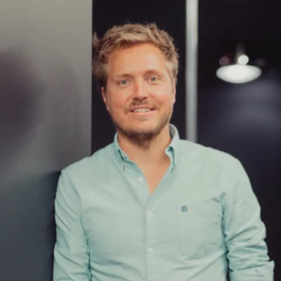 Portrait of Stefan Walter, CEO of happybrush